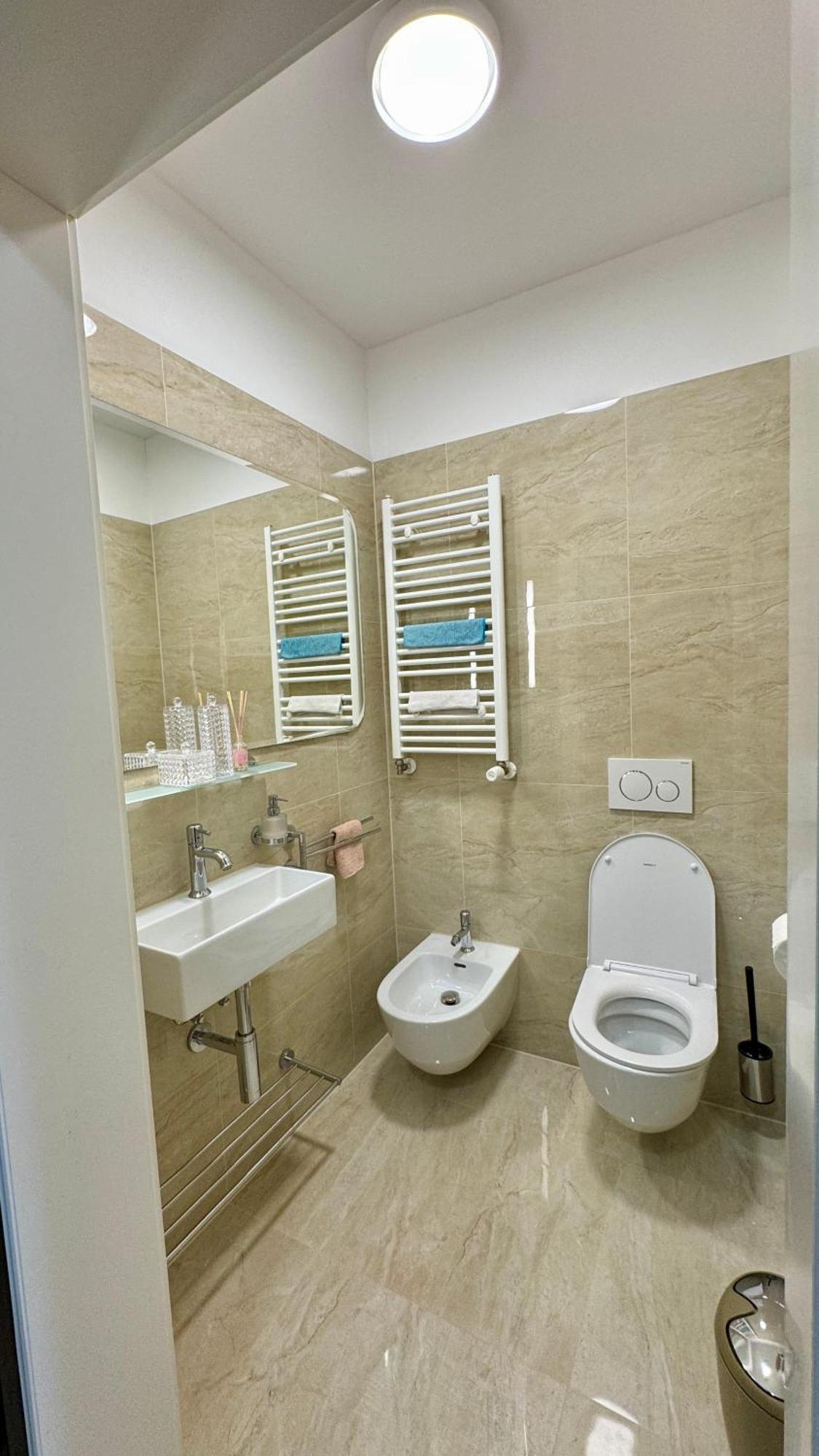 - Hlavna Ulica, Centrum, Netflix, Parking Apartment *
