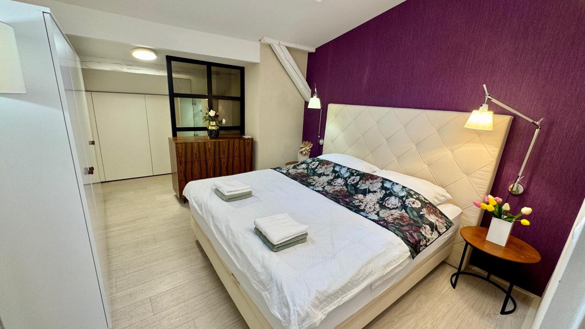 - Hlavna Ulica, Centrum, Netflix, Parking *