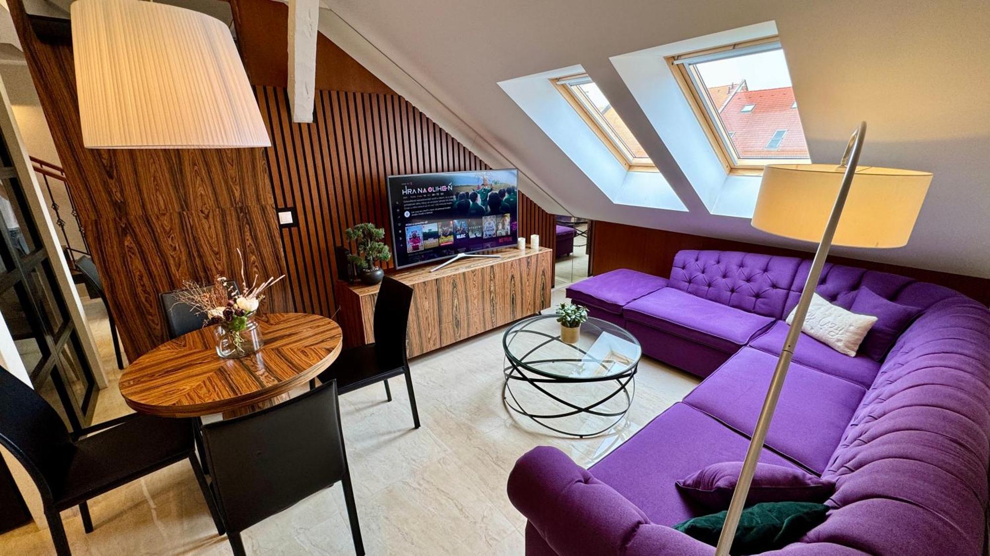- Hlavna Ulica, Centrum, Netflix, Parking Apartment