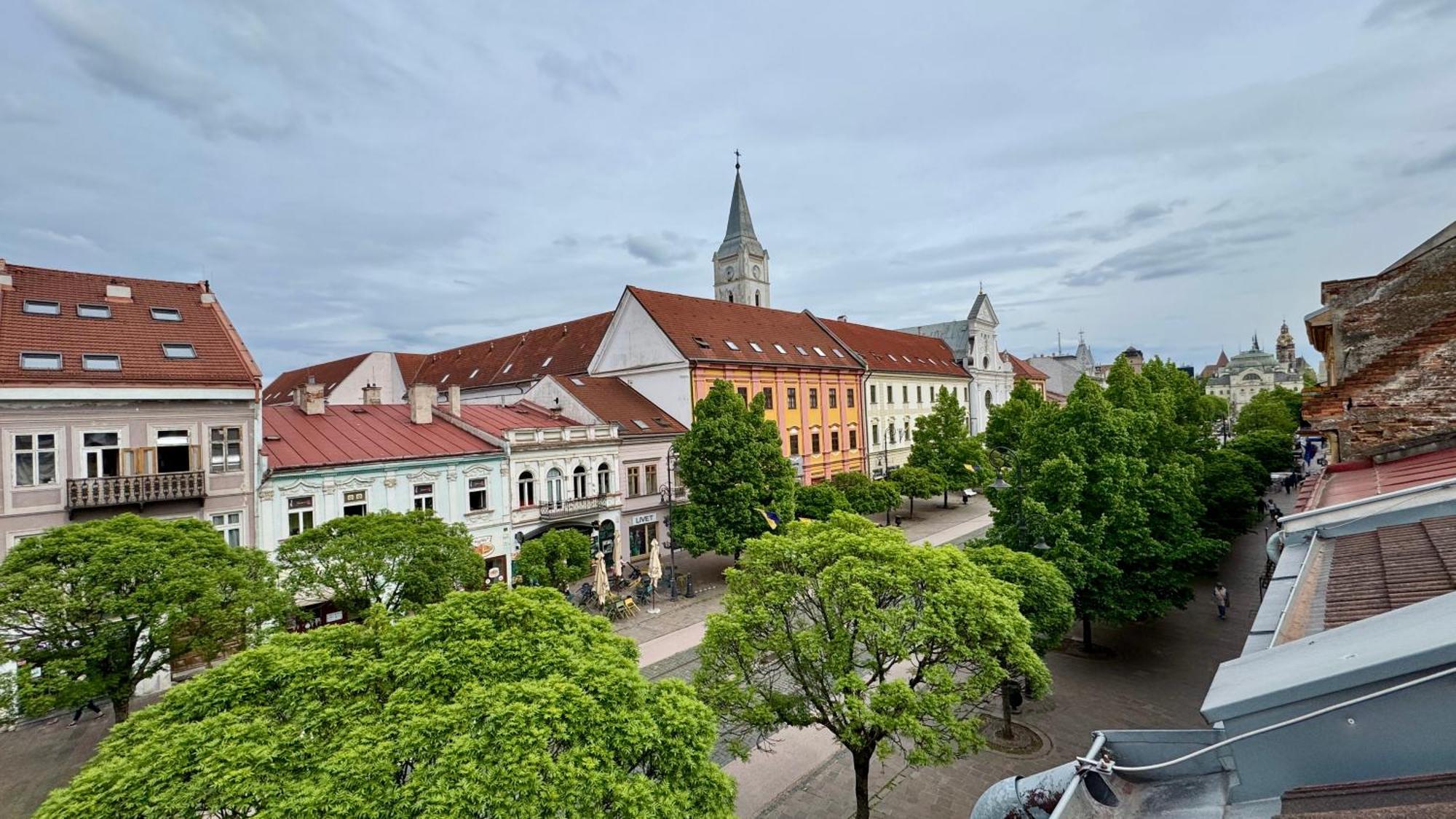- Hlavna Ulica, Centrum, Netflix, Parking Apartment *