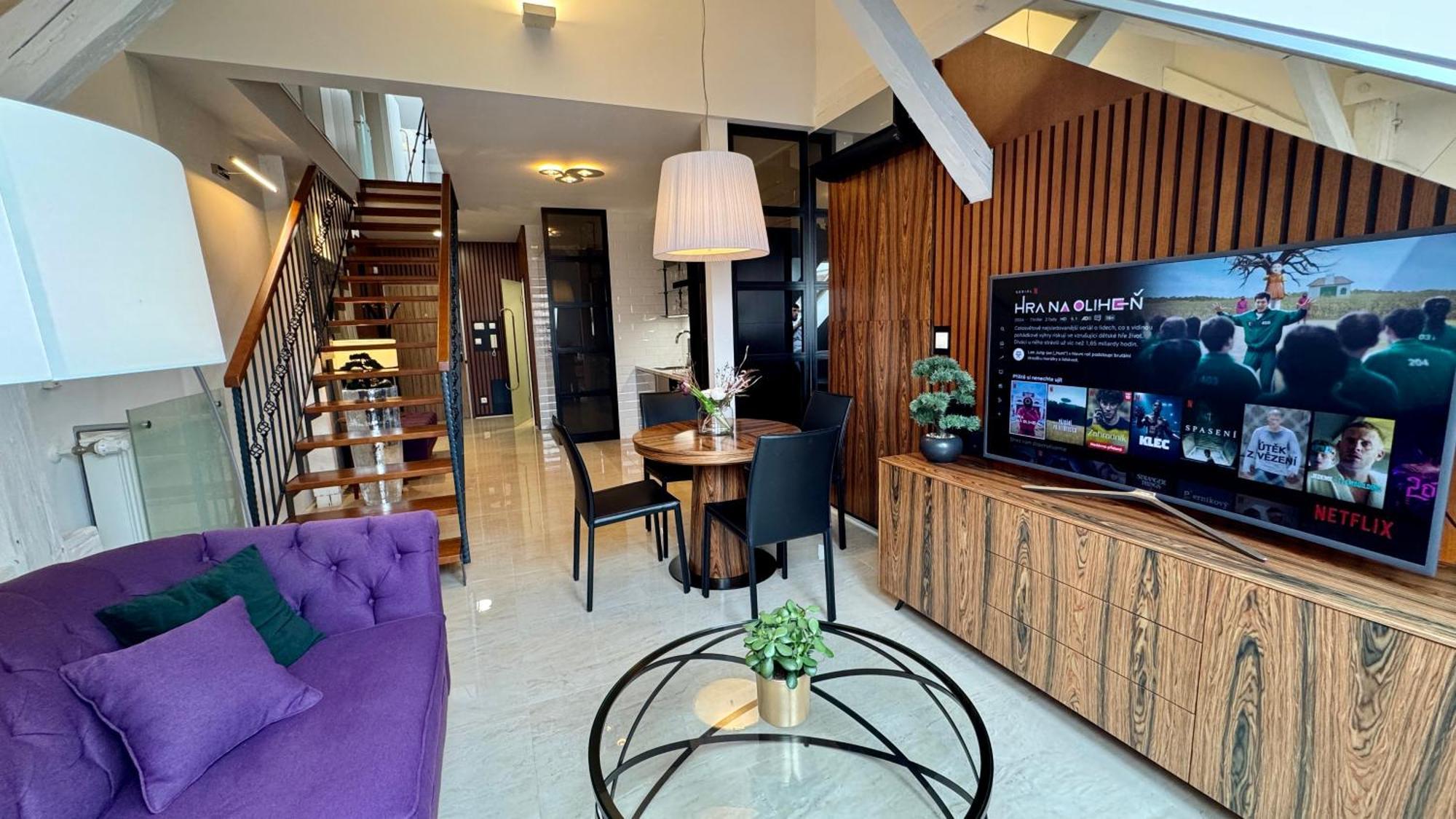 - Hlavna Ulica, Centrum, Netflix, Parking *