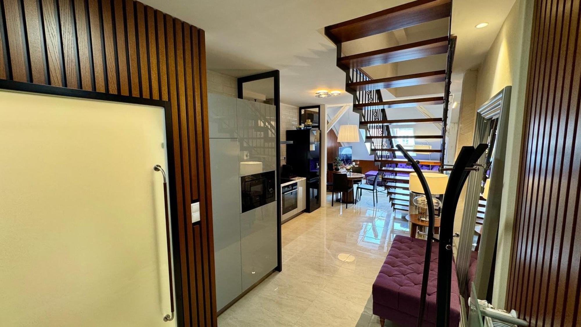 - Hlavna Ulica, Centrum, Netflix, Parking Kosice